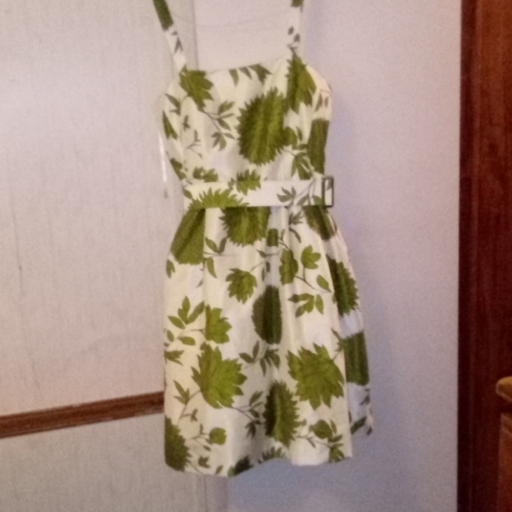 Jessica Howard  white and green dress size 10